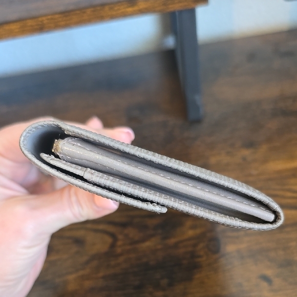 LV Epi Sarah Wallet - Picture 6 of 15